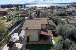 Villa di 130 m² con 5 locali a Trevignano Romano