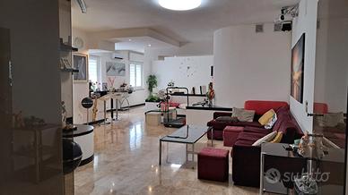 AMPIO APPARTAMENTO DI 200mq CON GIARDINO URBANO