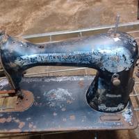 Macchina da cucire SINGER vintage 