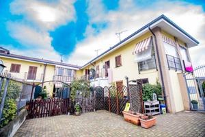 CASA SEMINDIPENDENTE A LEINÌ