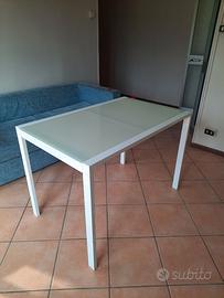 Tavolo bianco vetro e metallo