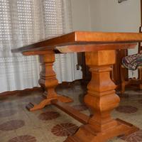 Tavolo in legno e 4 sedie