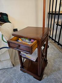 Mobiletto in noce per divano