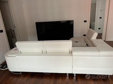 TV Samsung 85” 4K Crystal UHD – Smart TV – pari al