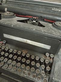 macchina per scrivere Olivetti m40 nera da pulire