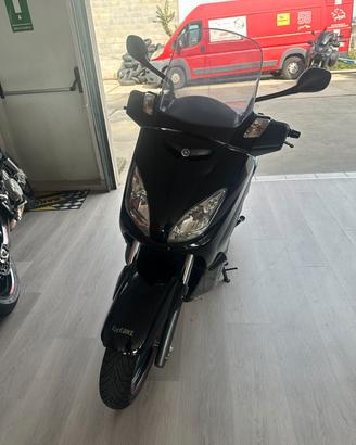 Yamaha X-Max 250