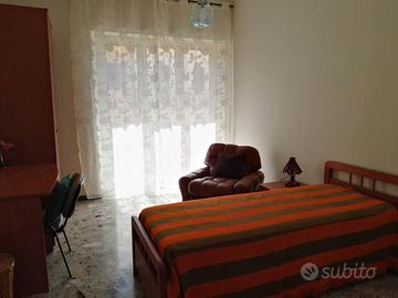 STANZA ampia ben arredata di fronte Osp.Pugliese