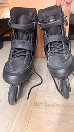 Pattini neri 46 della Decathlon. Nuovi