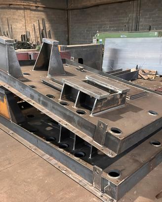 Carpentiere a disegno e saldatore filo, tig