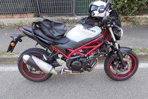 SUZUKI SV 650 – ANNO 2022 – 25.000 KM
