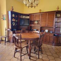 Arredamento sala da pranzo in stile anni 70