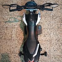 Moto per bambini Aprilia Dorsoduro Rossa 12V