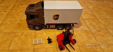 camion Scania UPS BRUDER ORIGINALE CON ELEVATORE 