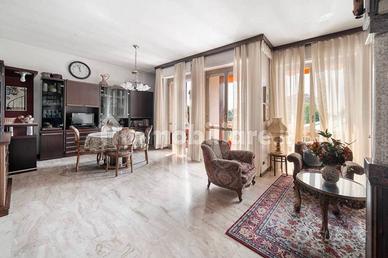 Appartamento di 177 m² con 5 locali e box auto dop