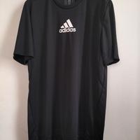 T-shirt Adidas nuova 