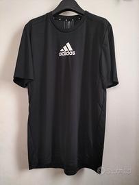 T-shirt Adidas nuova 