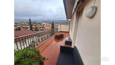 Appartamento di 110 m² con più di 5 locali a Monte