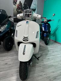 Piaggio Vespa 310 GTS SUPER BAULETTO E PARABREZZA 