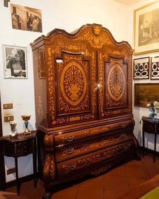 armadio / libreria con ricchi intarsi