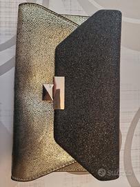 Borsa a mano pochette con tracolla Guess