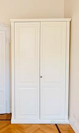 Elegante armadio bianco stile classico