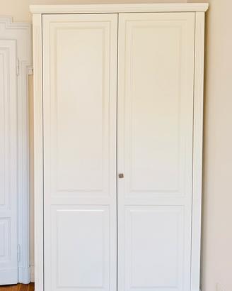 Elegante armadio bianco stile classico