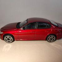 Alfa Romeo Giulia 1:43 Burago Bburago 