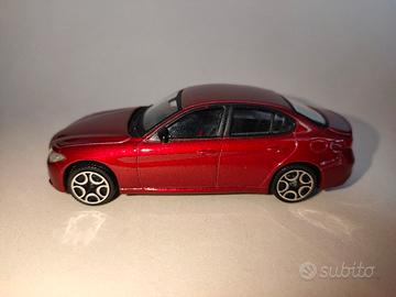Alfa Romeo Giulia 1:43 Burago Bburago 