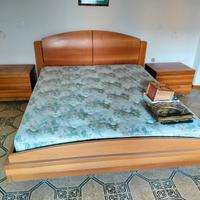 Camera da letto matrimoniale completa in noce