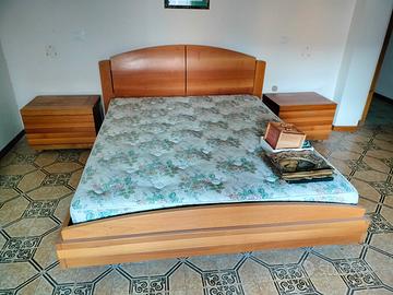 Camera da letto matrimoniale completa in noce