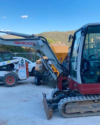 Escavatore tackeuchi da 30 qt