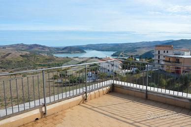 Mansarda con terrazzo panoramico a Guardialfiera