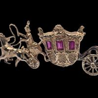 Massiccia Spilla Cenerentola con rubini