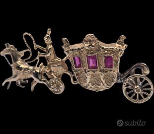 Massiccia Spilla Cenerentola con rubini