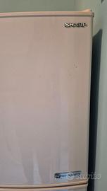 frigorifero marca SHARP perfettamente funzionante.