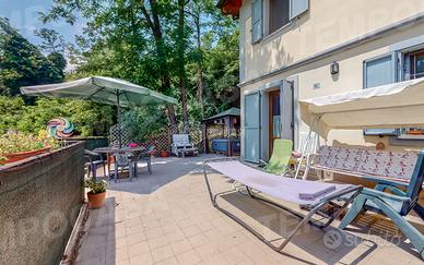 PORZIONE DI BIFAMILIARE CON GIARDINO PRIVATO