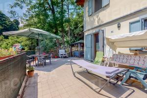 PORZIONE DI BIFAMILIARE CON GIARDINO PRIVATO