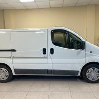 Nissan autofunebre 2.0 td