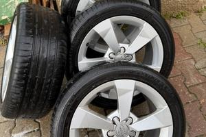Cerchi in lega +gomme 215/45/16 AUDI
