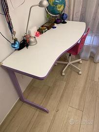 Scrivania da cm 135 , profonda 45,8/ 57,5