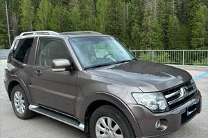 Mitsubishi pajero 3.2 Limited Edition full optiona