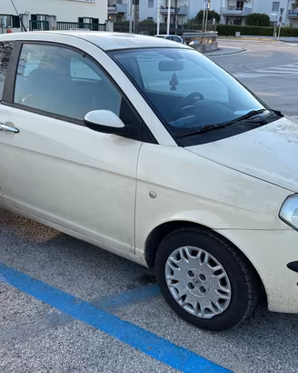 Lancia Ypsilon 1.2 benzina neopatentati