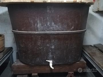 vasca vetroresina per vino