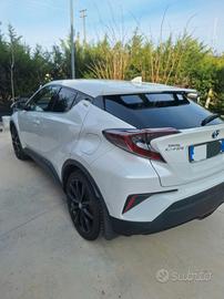 TOYOTA CH-R 