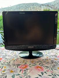 TV monitor samsung 19 pollici con decoder esterno