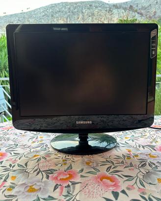 TV monitor samsung 19 pollici con decoder esterno