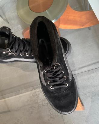 Vans nere