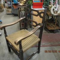 Sedia con braccioli in legno dell'800