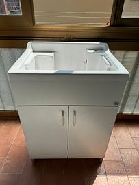 Mobile Lavabo capiente con rubinetteria