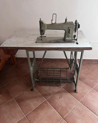 Macchina da cucire a pedale